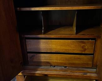 #31	wood batcher chest with 4 drawer 40x18x60	 $75.00 			
