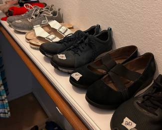 ladies shoes, size 9 1/2