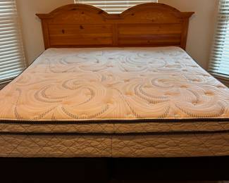 Broyhill Fontana King bed, has rails and footboard