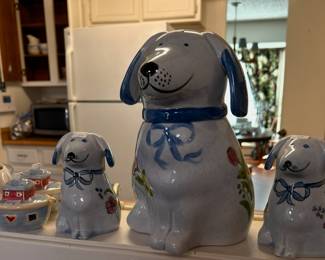 doggy cookie jar and puppies