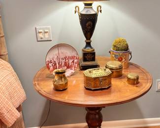 Antique tilt top table