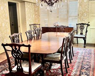 Kittinger dining table and 10 Georgian dining chairs 