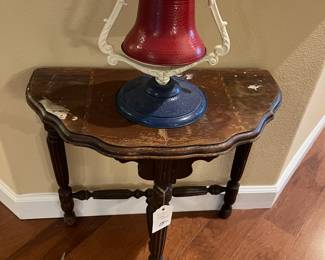 Half Moon shape table, accessory red/white/blue bell