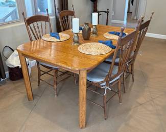 Oak Dining Table 
Set of 4 Antique Spindle Back Chairs