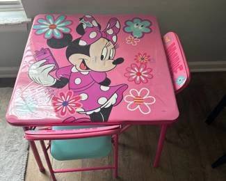 Minnie Mouse table with two folding chairs
