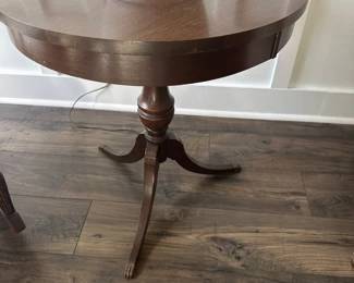 small round table in excellent condtion.
