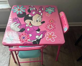 Adorable minni mouse student table and 2 chairs