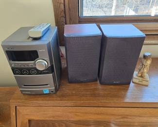 Portable stereo with 2 speakers