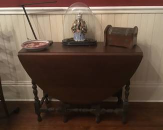 Gateleg drop leaf Table 