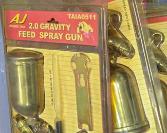 Feed spray guns