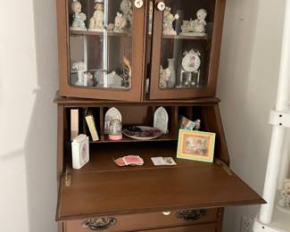 nice desk/bookcase