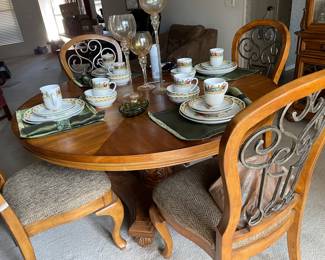 dining table, very nice