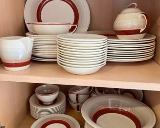 93 pieces Susie Cooper “England” 
Pattern: wedding Band  1940’s