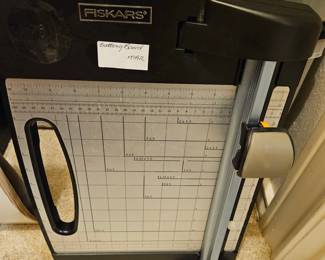 Paper cutter