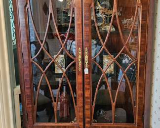 Corner cabinet