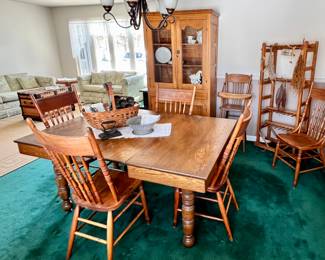 Antique Oak kitchen table w/7 leaves and 5 chairs  