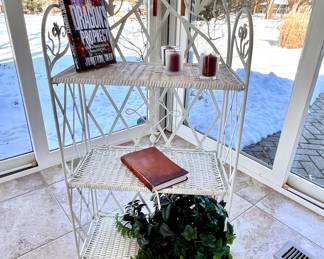 Folding wicker shelf