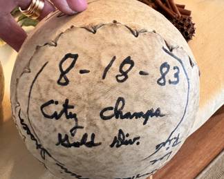 1983 Elgin City Champs Gold Div. signed baseball 