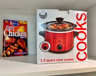 Cooks 1.5 Quart slow cooker