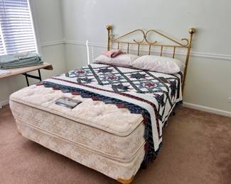 Like New - Simmons Back Care Ultimate mattress -only used a few times 