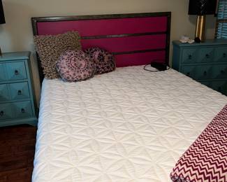 Queen bed, Tempur-Pedic mattress