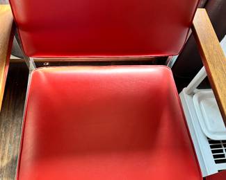 #101 - $80 - Red leatherette rolling chair 35Hx24Wx21D