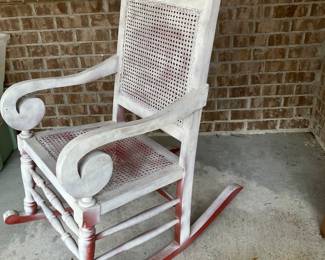 #53 $100	White Rocker. 23wx19dx44h

