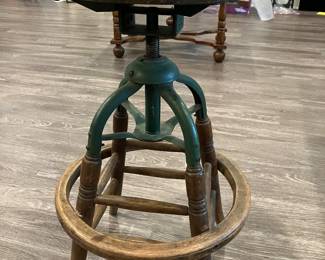 #8 $90 Right Stool 15dx adjustable H
