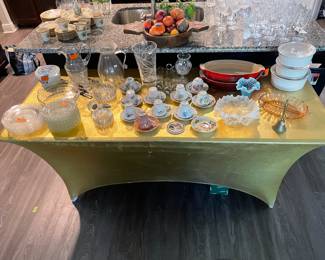 Kitchen/dining items