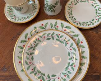 #70 $375 	Lenox Holiday set 
		32 pieces + 1 bell
