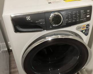 #55 $400	Electrolux Washer 2023 Electric
