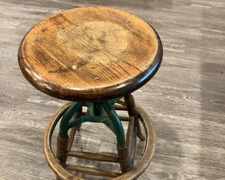 #8 $90 Right Stool 15dx adjustable H