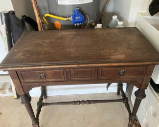 #58 $100	Domestic sewing machine in cabinet 35wx18dx30h	