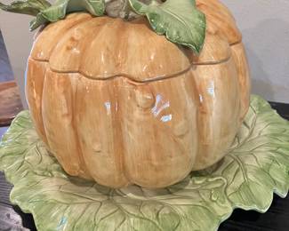 #69 - $120 - Fitz & Floyd pumpkin soup tureen 