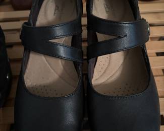 Women’s shoes size 8