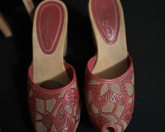 Women’s shoes size 8