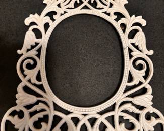 Oval frame 