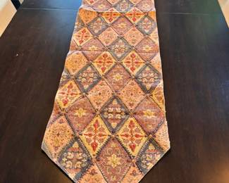 Table runner 