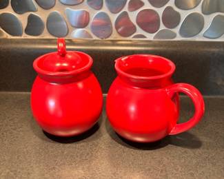Creamer and sugar bowl set 
