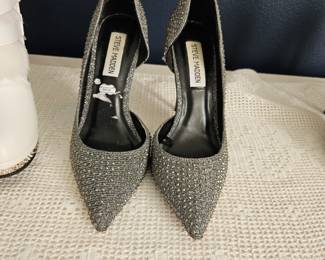 Most of the shoes are size 5 or 6