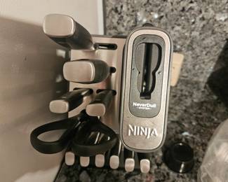 Self sharpening knife block set
New $120 