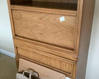 Oak chest of drawers