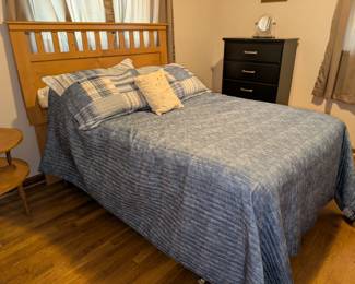 Full size bed