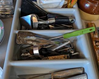 Kitchen gadgetry & utensils