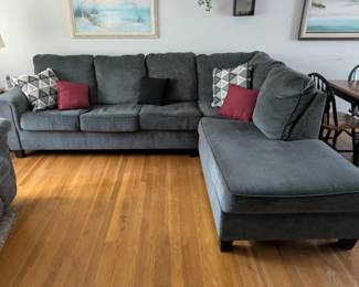 Great sectional sofa with chaise. Grey color fabric, in very good condition!