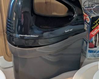 Hamilton Beach Hand mixer with Snap-on case