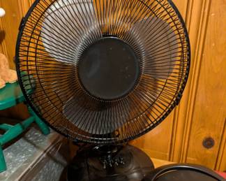 Oscillating table fan
