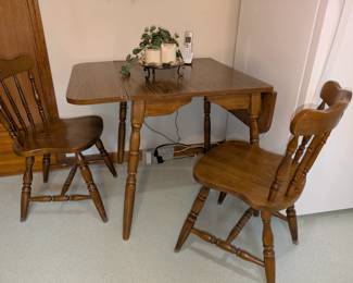 Drop-leaf breakfast nook table