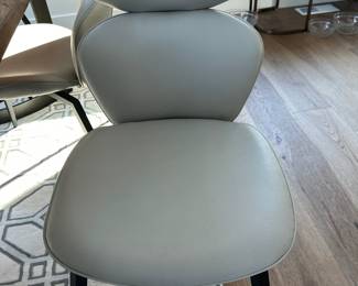Dining chairs (ligh grey)