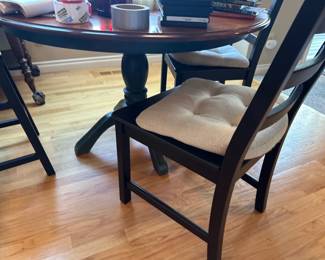 Round dining table set